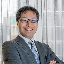 ジュニアパートナー弁護士 井上 圭章